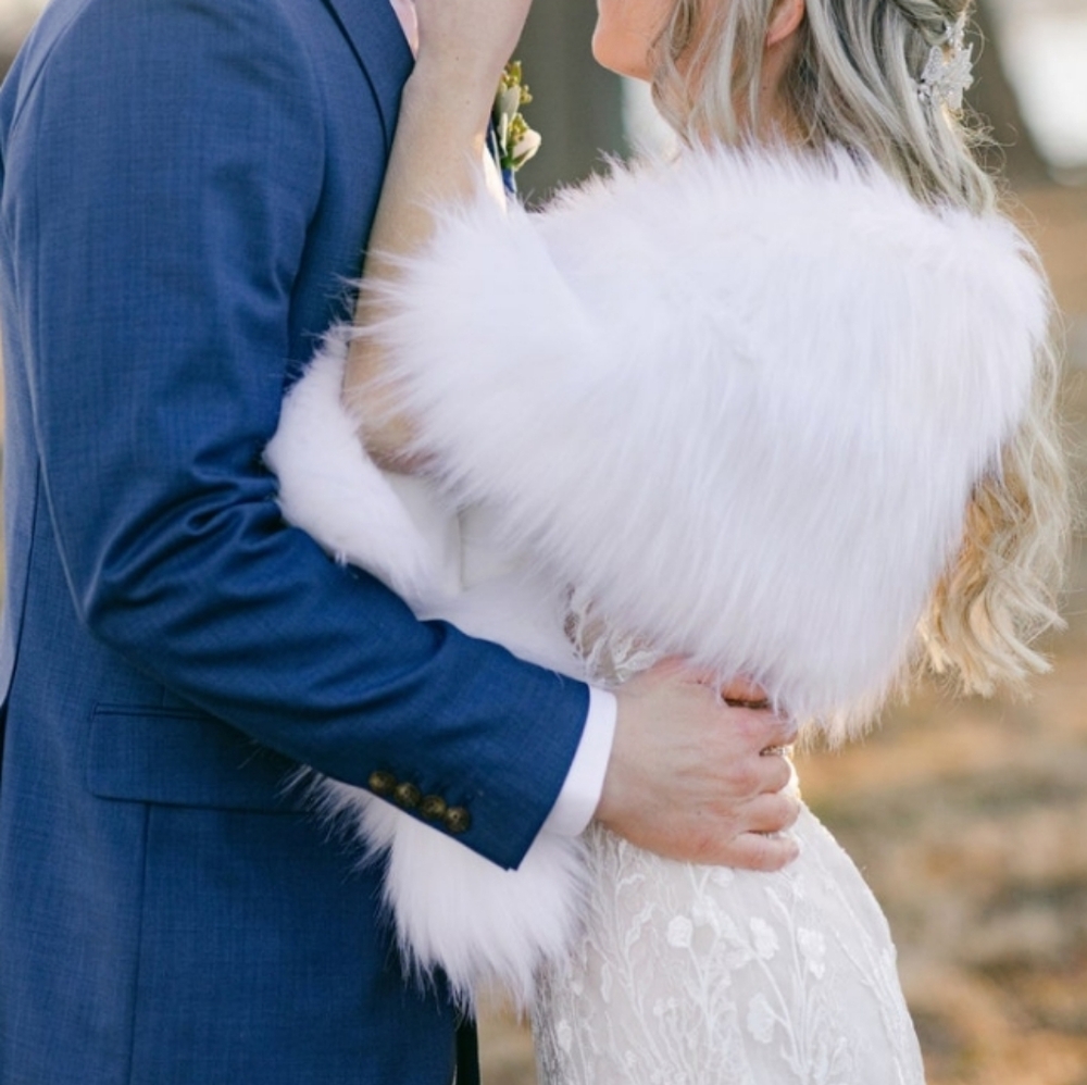 Elegant White Faux Fur Wrap